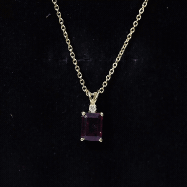 2 Karat Smaragdschliff Rhodolith Solitär Halskette mit Labor-Diamant