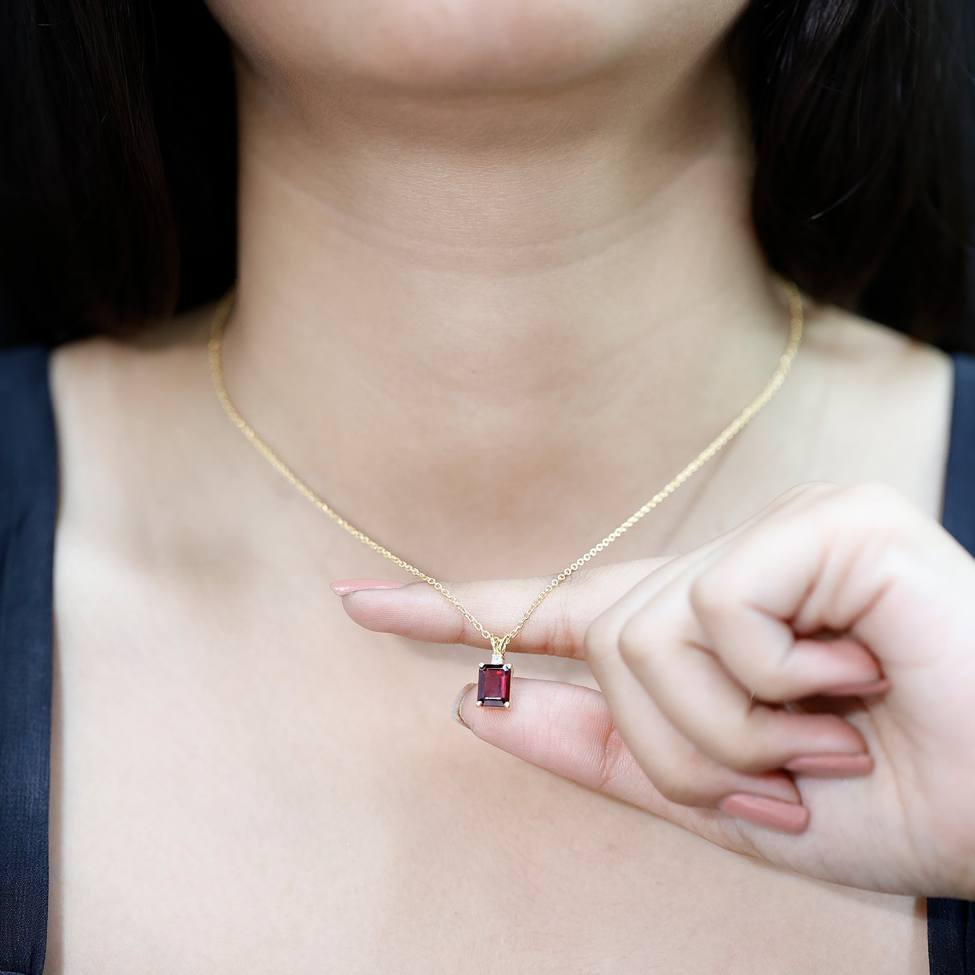 2 Karat Smaragdschliff Rhodolith Solitär Halskette mit Labor-Diamant